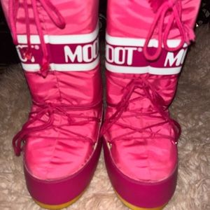AUTHENTIC MOON BOOTS